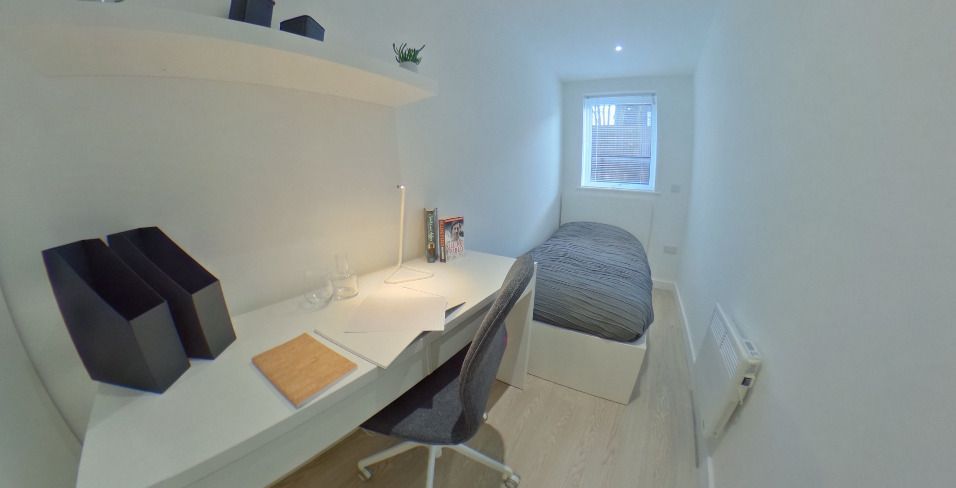 2 Bed Apartment Double Bed - room